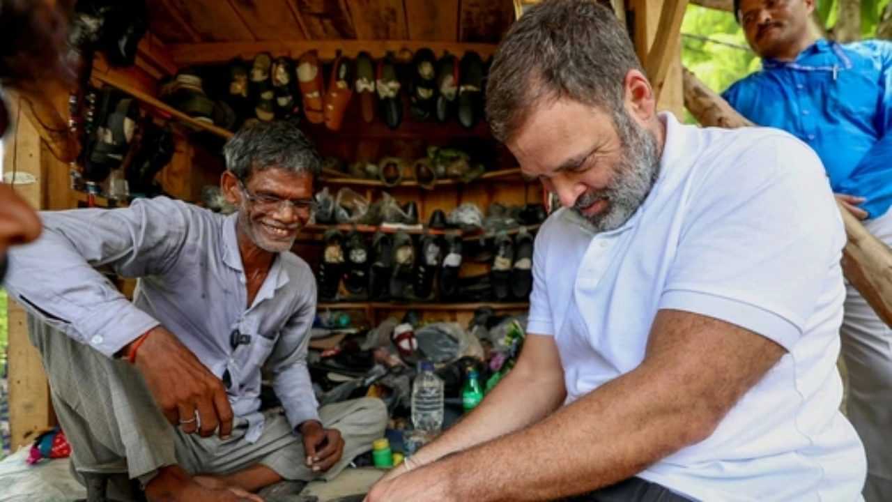 Rahul Gandhi : രാഹുൽ തുന്നിയ ചെരിപ്പ്; 10 ലക്ഷം രൂപ വാഗ്ധാനം ലഭിച്ചിട്ടും നൽകാതെ റാം ചേത്