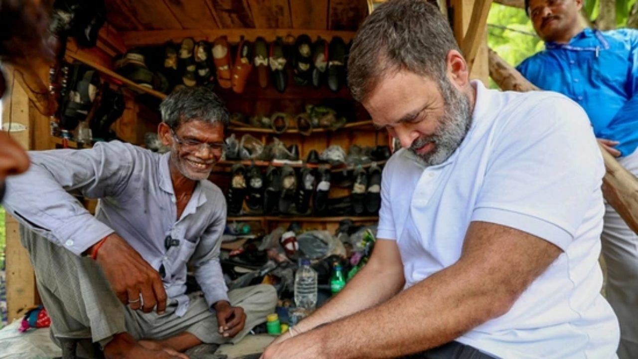 Rahul Gandhi : രാഹുൽ തുന്നിയ ചെരിപ്പ്; 10 ലക്ഷം രൂപ വാഗ്ധാനം ലഭിച്ചിട്ടും നൽകാതെ റാം ചേത്