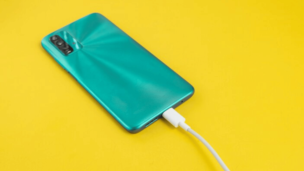 Realme Fast Charger: 5 മിനിറ്റിൽ ഫോൺ ഫുൾ ചാർജ്, ഇനി 300W ചാർജർ യുഗം
