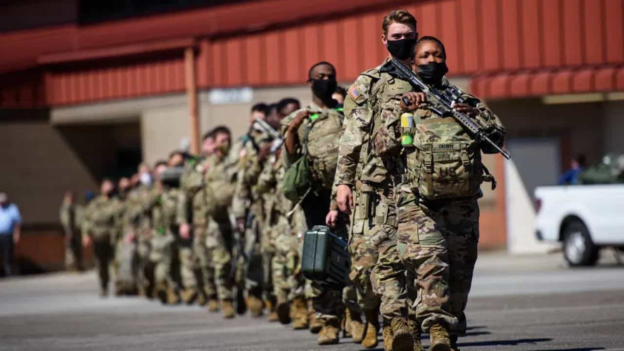 നീക്കങ്ങള്‍ കടുപ്പിച്ച് ഇന്ത്യ; കശ്മീരിൽ രാത്രിയിലും ഭീകരര്‍ക്കായി വ്യാപക തെരച്ചിൽ