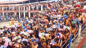 Sabarimala : ശബരിമലയിലെത്തുന്ന സ്വാമിമാരുടെ ശ്രദ്ധയ്ക്ക്… തട്ടിപ്പുകാർ ഓൺലൈനിലും ഓഫ്‍ലൈനിലും സജീവമാണ്, നിർദ്ദേശവുമായി പോലീസ്