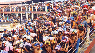 Sabarimala : ഇത്തവണ ശബരിമലയിൽ സ്ത്രീ പ്രവേശനമല്ല സ്പോട്ട് ബുക്കിങ് ആണ് വിഷയം, സമരം തുടങ്ങി