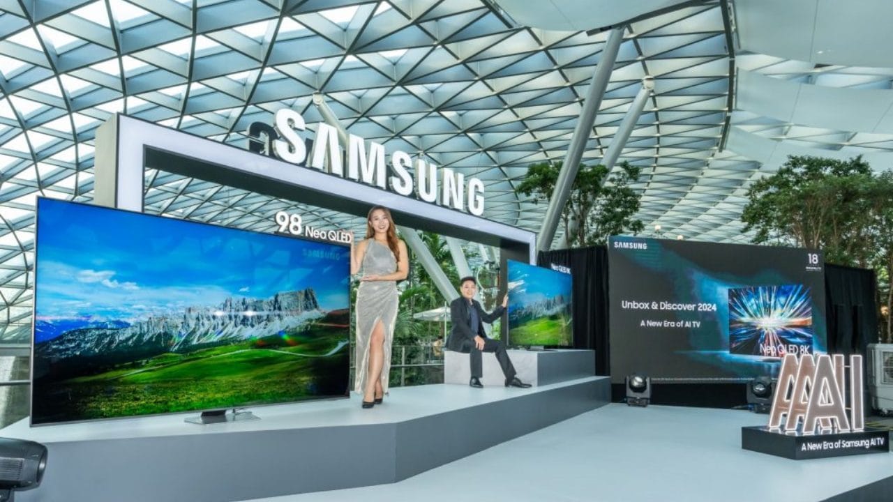 സാംസങിൻ്റെ പുതിയ എഐ സ്മാർട്ട് ടിവിയ്ക്ക് ഏഴ് വർഷത്തെ സൗജന്യ ഒഎസ് അപ്ഡേറ്റ് ലഭിക്കുമെന്ന് റിപ്പോർട്ട്. സാംസങ് ടിവിയുടെ സ്വന്തം ഓപ്പറേറ്റിംഗ് സിസ്റ്റമായ ടൈസൻ ഒഎസ് അപ്ഡേറ്റാണ് ഏഴ് വർഷത്തേയ്ക്ക് സൗജന്യമായി ലഭിക്കുക. തങ്ങളുടെ മാർക്കറ്റ് വ്യാപിപ്പിക്കുന്നതിൻ്റെ ഭാഗമായാണ് സാംസങിൻ്റെ തീരുമാനം. (Image Courtesy - Social Media)