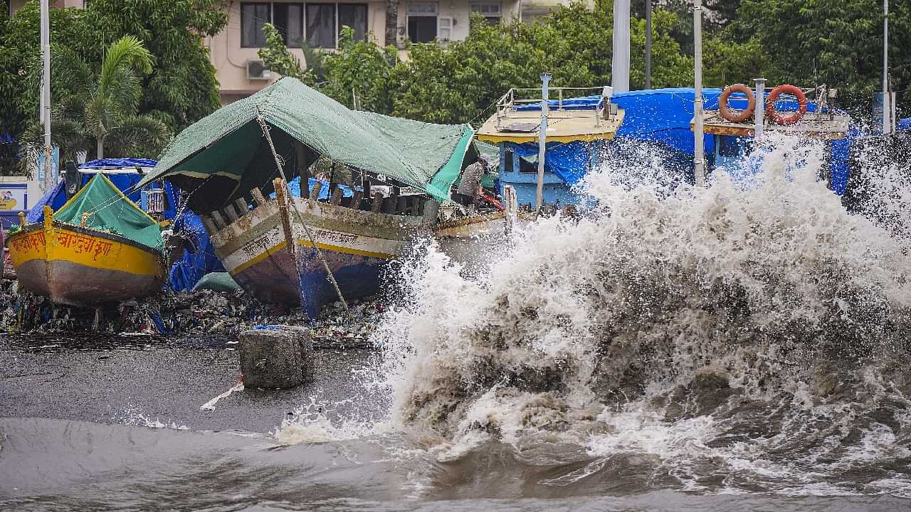 Kerala Rain Alert: കള്ളക്കടല്‍ പ്രതിഭാസം ഒഴിഞ്ഞിട്ടില്ല; ഭീഷണിയുള്ളത് ഈ ജില്ലകളില്‍