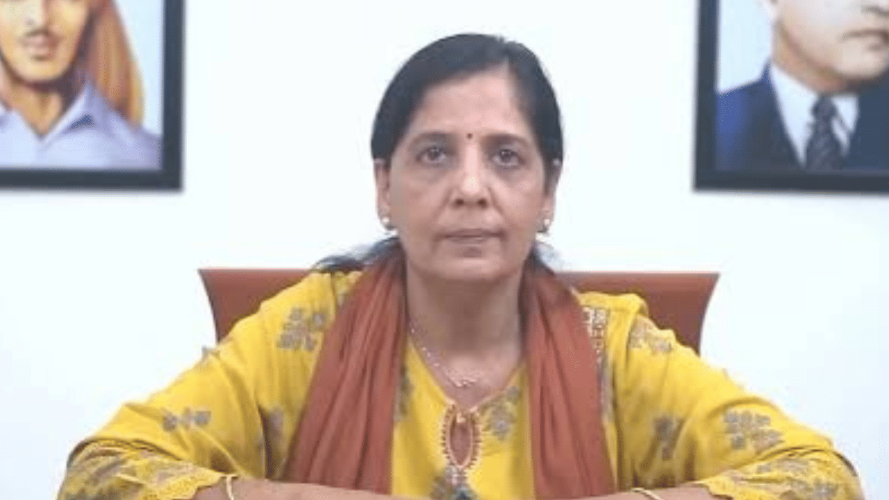 Sunita Kejriwal: ദില്ലി മുഖ്യമന്ത്രിയുടെ വസതിയിൽ ദേശീയ പതാക ഉയര്‍ന്നില്ല; വേദനാജനകം എന്ന് സുനിത കെജ്‍രിവാൾ