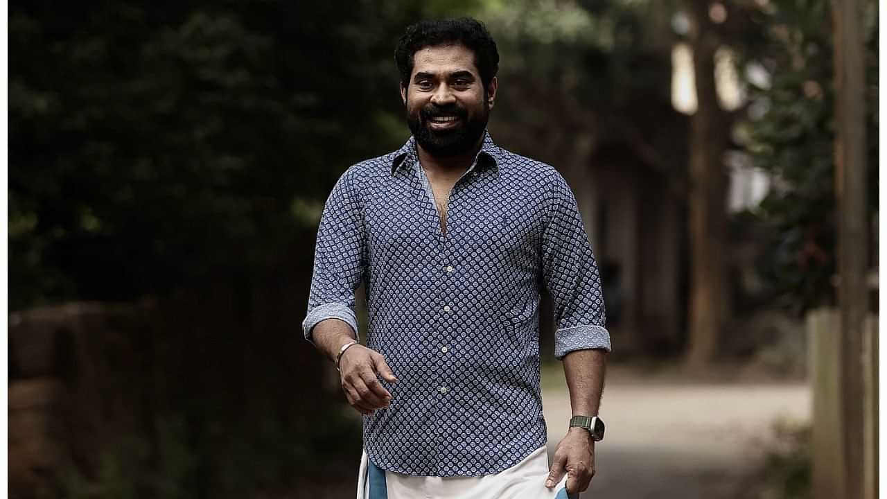 Suraj Venjaramoodu : ട്രാൻസ് വിഭാഗത്തിൽപ്പെട്ടവർക്ക് സ്ത്രീകളെ പോലെയാണോ സുഖം ലഭിക്കുക; സുരാജ് വെഞ്ഞാറമൂട് മോശം ചോദ്യം ചോദിച്ചുയെന്ന് നടി