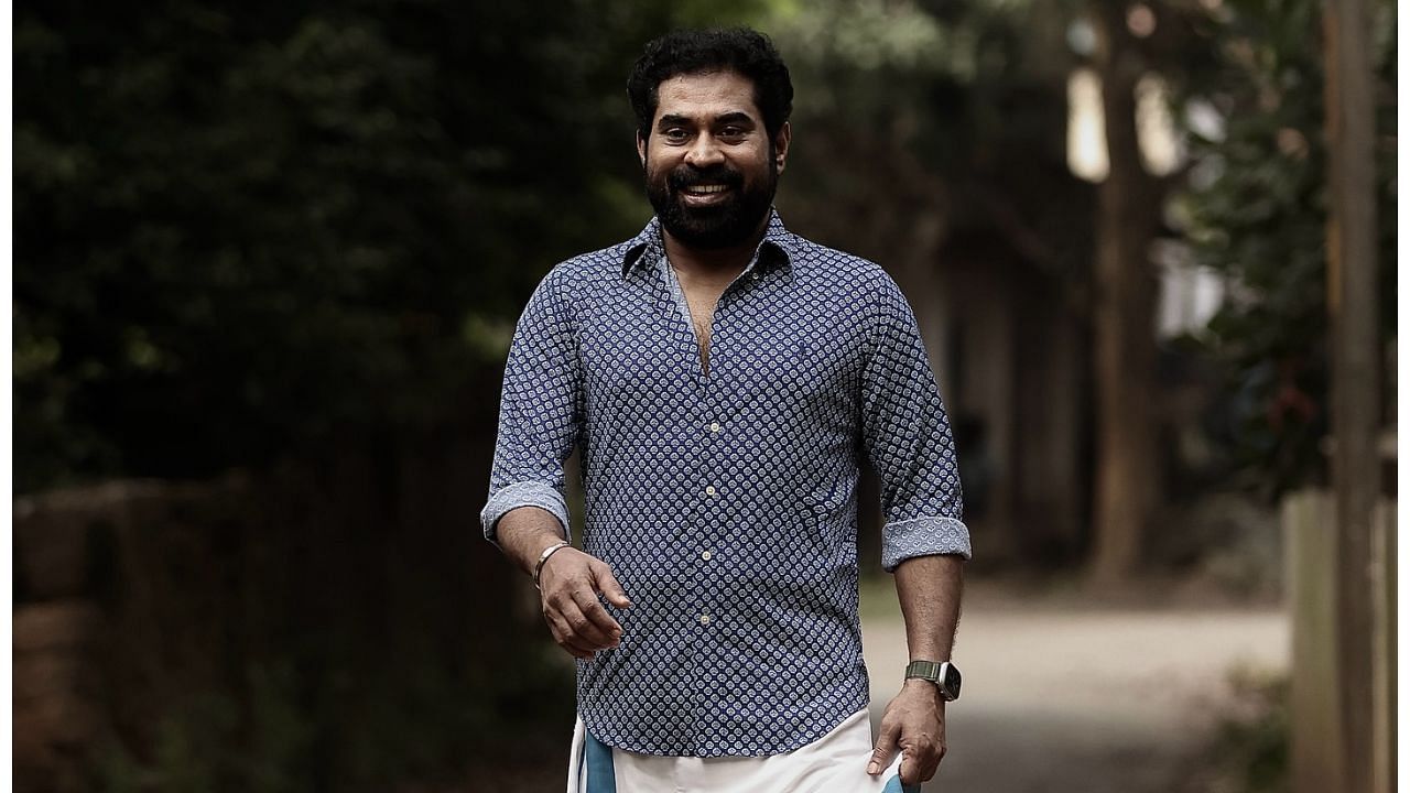 Suraj Venjaramoodu : ‘ട്രാൻസ് വിഭാഗത്തിൽപ്പെട്ടവർക്ക് സ്ത്രീകളെ പോലെയാണോ സുഖം ലഭിക്കുക’; സുരാജ് വെഞ്ഞാറമൂട് മോശം ചോദ്യം ചോദിച്ചുയെന്ന് നടി