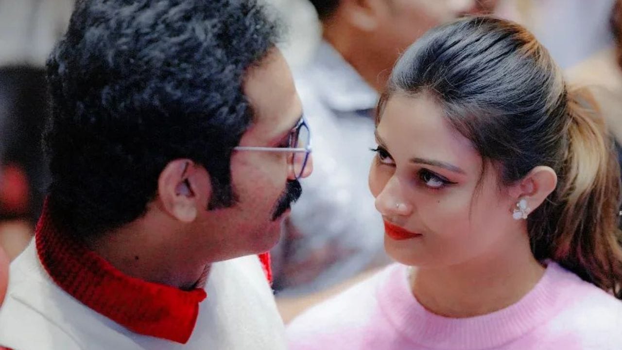 കഴിഞ്ഞ വർഷം നവംബറിലാണ് ഇരുവരും തമ്മിൽ പ്രണയത്തിലാവുന്നത്.