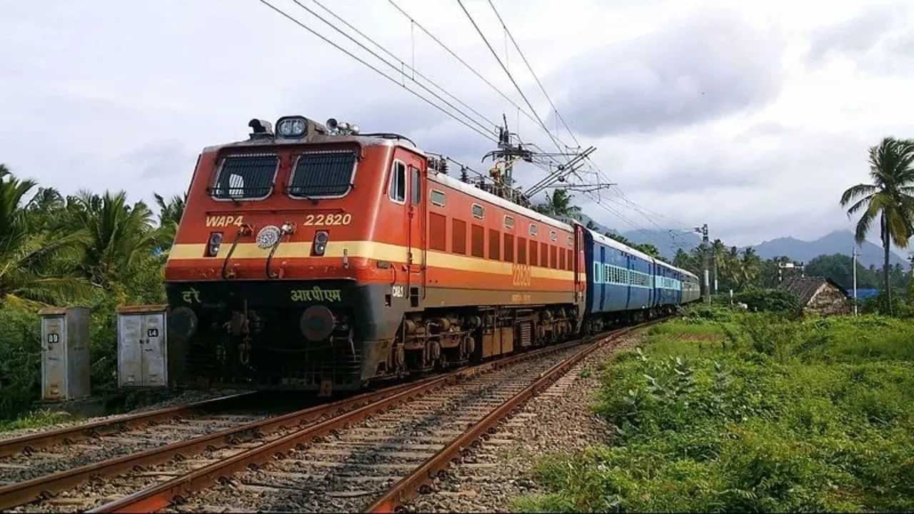 Onam special train: ടിക്കറ്റില്ലാതെ ഓണത്തിന് നാട്ടിലെത്താന്‍ ബുദ്ധിമുട്ടുന്നവരാണോ നിങ്ങൾ? ഈ ട്രെയിനുകളിൽ  ടിക്കറ്റുകൾ സുലഭം