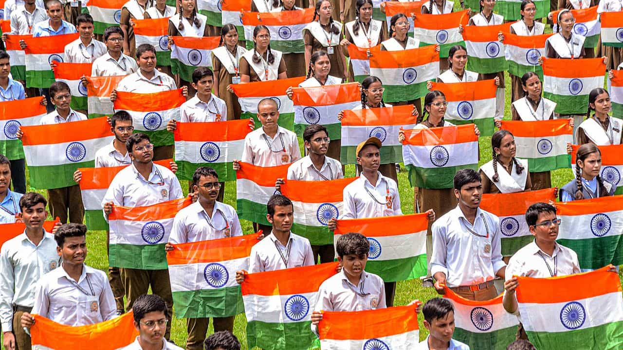 Har Ghar Tiranga Certificate: വീട്ടിൽ ദേശീയ പതാക ഉയർത്തി ഹർ ഘർ തിരംഗാ സർട്ടിഫിക്കേറ്റ് വാങ്ങാം; ചെയ്യേണ്ടത് ഇത്രമാത്രം