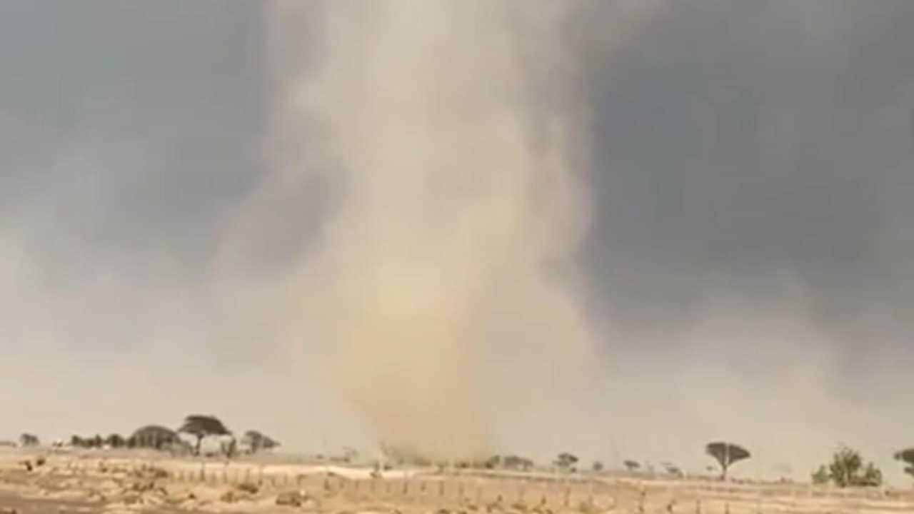 UAE Weather : യുഎഇയിൽ പൊടിക്കാറ്റും ആലിപ്പഴ വർഷവും; വിവിധയിടങ്ങളിൽ വെള്ളപ്പൊക്ക മുന്നറിയിപ്പ്