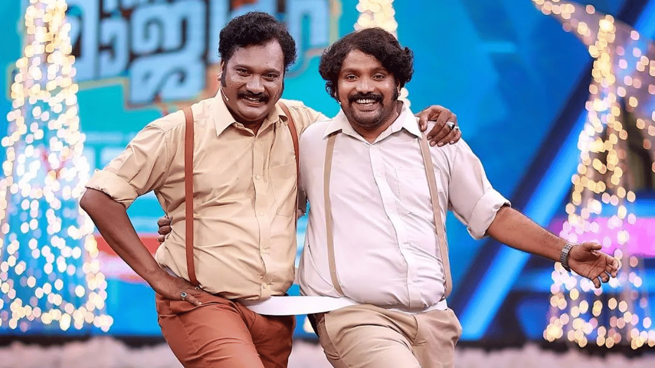 ടെലിവിഷൻ പരിപാടികളിലൂടേയും സ്റ്റേജ് ഷോകളിലൂടേയുമാണ് ഉല്ലാസ് പന്തളം മലയാളികൾക്ക് പ്രിയങ്കരനായി മാറിയത്. പന്തളം ബാലന്റെ തിരുവനന്തപുരത്തെ ഹാസ്യ എന്ന ട്രൂപ്പിലൂടെയാണ് ഉല്ലാസ് മിമിക്രിയിലേക്ക് അരങ്ങേറ്റം കുറിക്കുന്നത്. വിശുദ്ധ പുസ്തകം, കുട്ടനാടൻ മാർപാപ്പ, നാം, ചിന്ന ദാദ തുടങ്ങി നിരവധി ചിത്രങ്ങളിൽ ഉല്ലാസ് വേഷമിട്ടിട്ടുണ്ട്. (Image credits: Instagram)