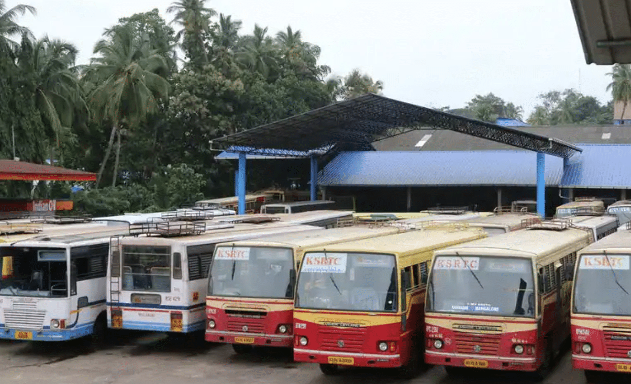 KSRTC: പെൻഷന്റെ പേരിൽ ഇനിയൊരു ആത്മഹത്യയുണ്ടാകരുത്; വിരമിച്ച ജീവനക്കാർക്ക് ഓണത്തിന് മുൻപ് പെൻഷൻ നൽകണം, സർക്കാരിന് താക്കീതുമായി ഹൈക്കോടതി KSRTC: പെൻഷന്റെ പേരിൽ ഇനിയൊരു ആത്മഹത്യയുണ്ടാകരുത്; വിരമിച്ച ജീവനക്കാർക്ക് ഓണത്തിന് മുൻപ് പെൻഷൻ നൽകണം, സർക്കാരിന് താക്കീതുമായി ഹൈക്കോടതി