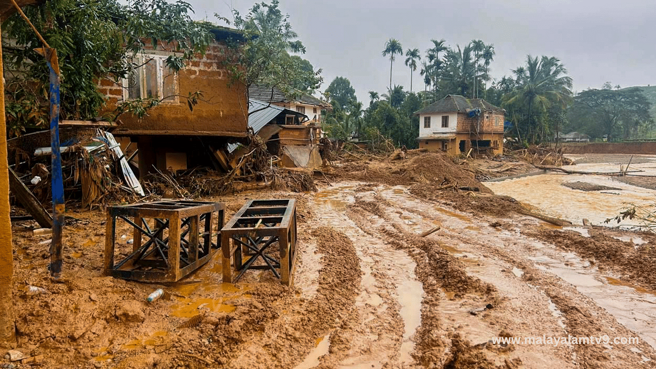 Wayanad Landslide: വയനാട് ഉരുൾപ്പൊട്ടൽ: അടിയന്തര ധനസഹായം പ്രഖ്യാപിച്ച് സർക്കാർ, ഓരോ കുടുംബത്തിനും 10,000 രൂപ