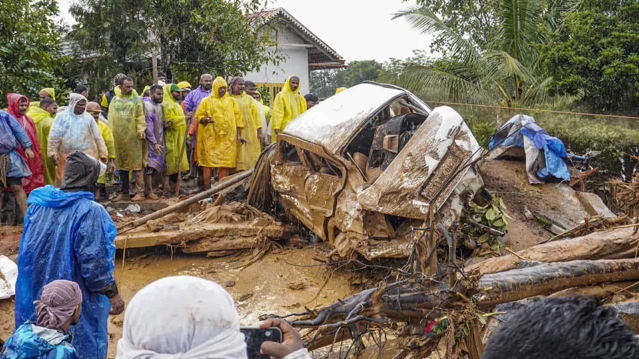 Wayanad Landslide: പ്രകൃതി ദുരന്തങ്ങളില് കേടുപാടുകള് സംഭവിക്കുന്ന വാഹനങ്ങള്ക്ക് ഇന്ഷൂറന്സ് ലഭിക്കാന് ചെയ്യേണ്ടത് Wayanad Landslide: പ്രകൃതി ദുരന്തങ്ങളില് കേടുപാടുകള് സംഭവിക്കുന്ന വാഹനങ്ങള്ക്ക് ഇന്ഷൂറന്സ് ലഭിക്കാന് ചെയ്യേണ്ടത്