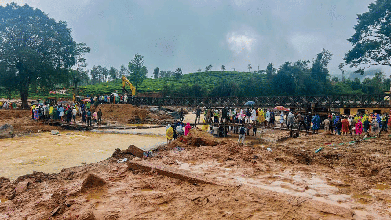 Wayanad Landslide: അതിജീവനത്തിന്റെ ഒരാണ്ട്; മലയാളിയുടെ ഉള്ളുലച്ച മുണ്ടക്കൈ-ചൂരല്‍മല ദുരന്തം നടന്നിട്ട് ഒരു വര്‍ഷം
