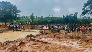 Wayanad Landslide: അതിജീവനത്തിന്റെ ഒരാണ്ട്; മലയാളിയുടെ ഉള്ളുലച്ച മുണ്ടക്കൈ-ചൂരല്‍മല ദുരന്തം നടന്നിട്ട് ഒരു വര്‍ഷം