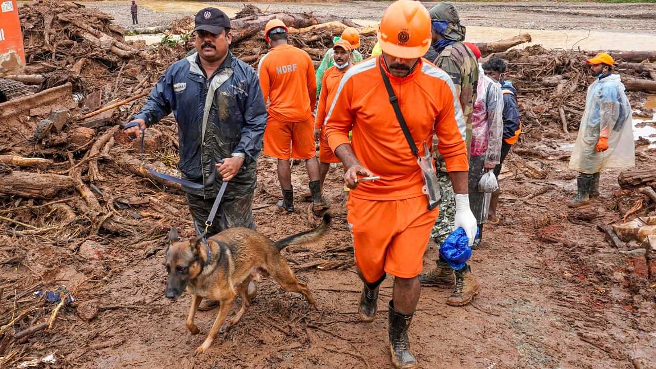 Wayanad Landslide : വയനാട്ടിൽ മരണം 340 ആയി; ഇതുവരെ തിരിച്ചറിയാതെ 74 മൃതദേഹങ്ങൾ