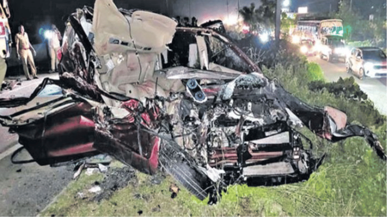 Thiruvallur Accident: കാറും ട്രക്കും കൂട്ടിയിടിച്ച് അപകടം; അഞ്ച് വിദ്യാർത്ഥികൾക്ക് ദാരുണാന്ത്യം Thiruvallur Accident: കാറും ട്രക്കും കൂട്ടിയിടിച്ച് അപകടം; അഞ്ച് വിദ്യാർത്ഥികൾക്ക് ദാരുണാന്ത്യം