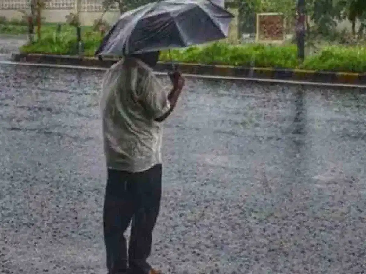 Kerala Rain alerT : വീണ്ടും മഴ മുന്നറിയിപ്പിൽ മാറ്റം; ഇന്ന് നാലു ജില്ലകളില്‍ ഓറഞ്ച് അലര്‍ട്ട്