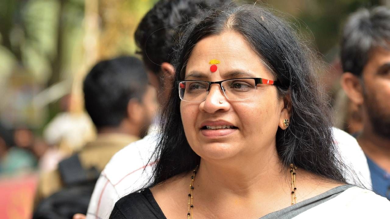 Bhagyalakshmi: ‘നടൻമാർക്കെതിരെ എന്തെങ്കിലും പറഞ്ഞാൽ കുനിച്ചു നിർത്തി ഇടിക്കും’; ഭാഗ്യലക്ഷ്മിക്ക് ഭീഷണി സന്ദേശം Bhagyalakshmi: ‘നടൻമാർക്കെതിരെ എന്തെങ്കിലും പറഞ്ഞാൽ കുനിച്ചു നിർത്തി ഇടിക്കും’; ഭാഗ്യലക്ഷ്മിക്ക് ഭീഷണി സന്ദേശം