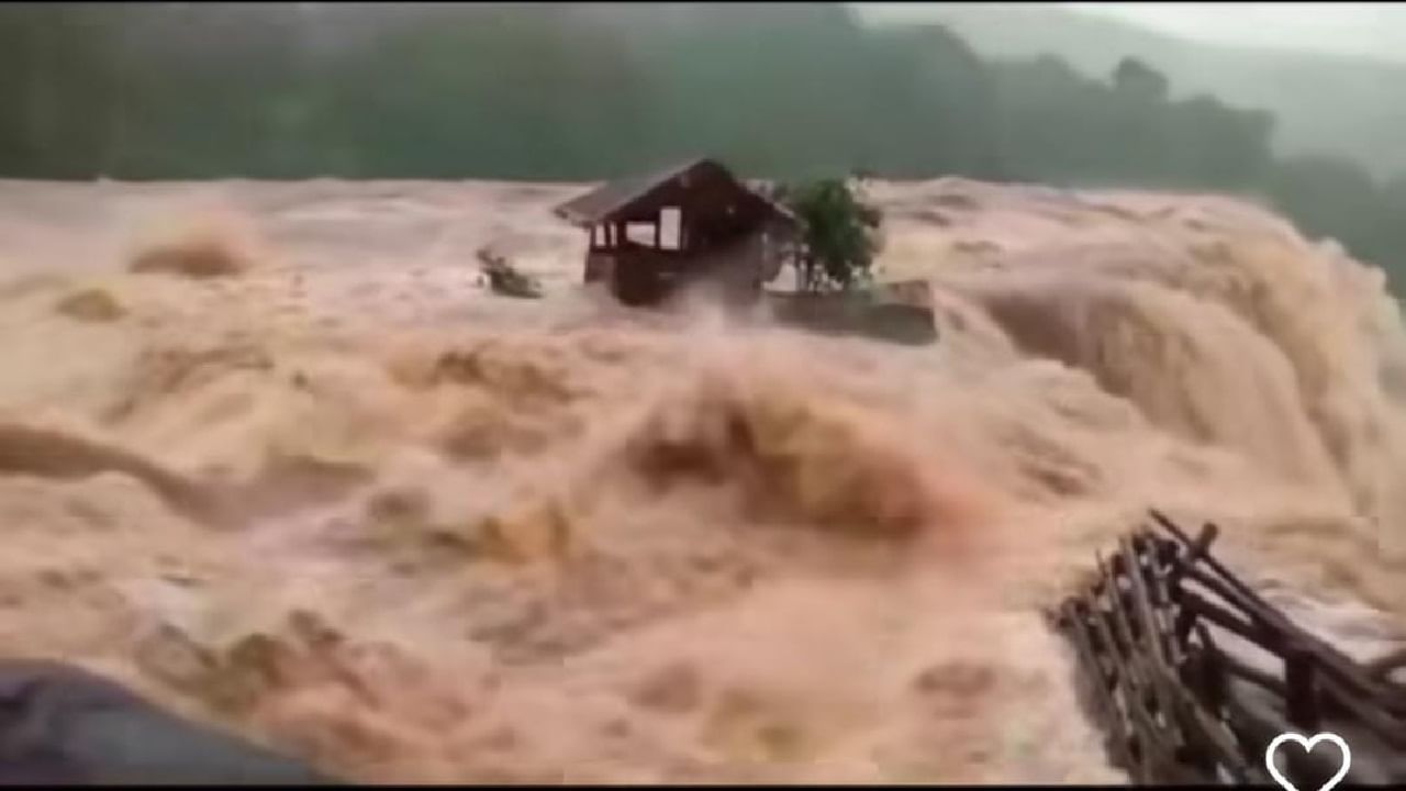 2018ലെ പ്രളയകാലത്താണ് കാവല്‍മാടത്തിന്റെ ചിത്രം ആദ്യമായി വൈറലായത്. പിന്നീടുള്ള ഓരോ മഴക്കാലത്തും കാവല്‍മാടം സധൈര്യം ഞാനിവിടെയുണ്ടെന്ന് വിളിച്ചുപറഞ്ഞുകൊണ്ടിരുന്നു.
Instagram Image