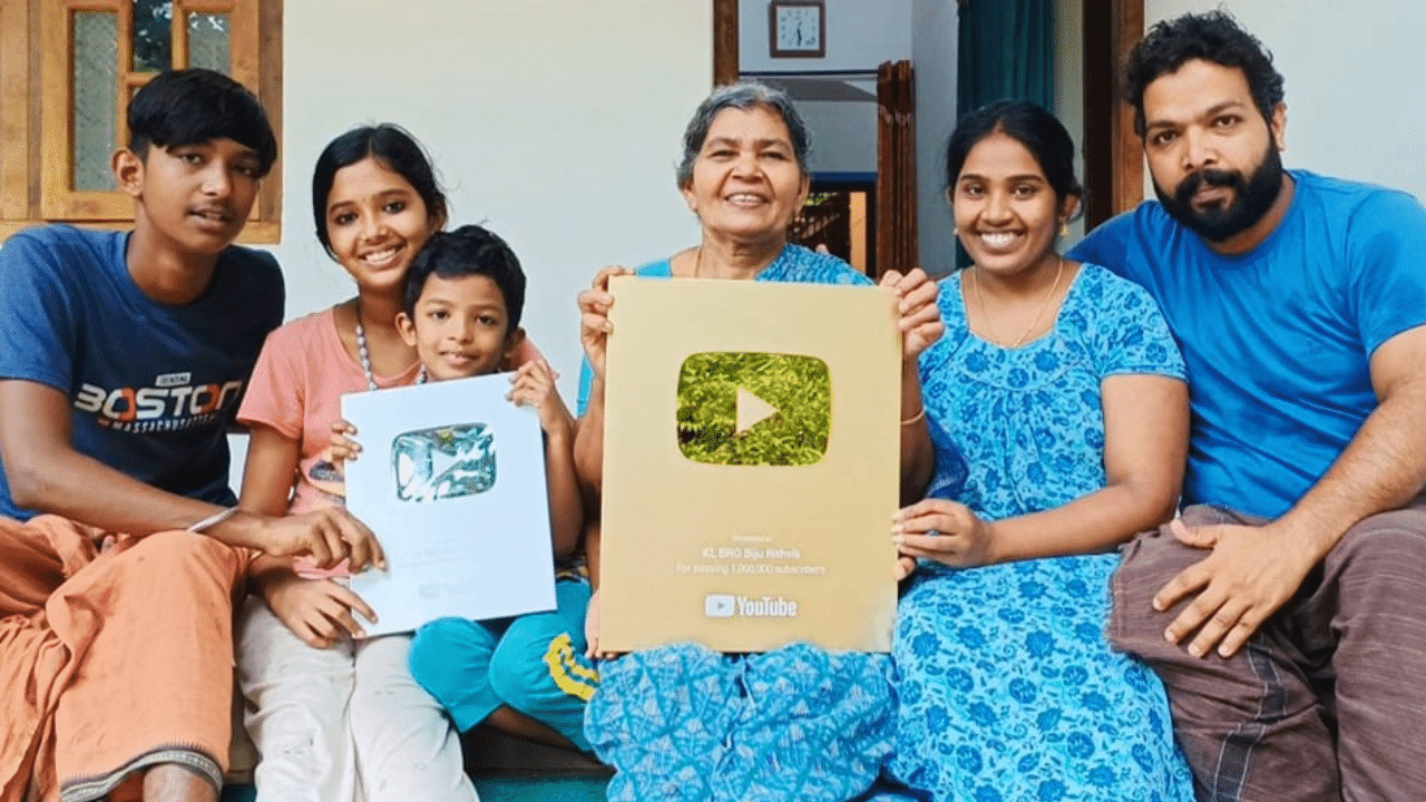 50 മില്യൺ സബ്സ്ക്രൈബേഴ്സ് ആയതോടെ യൂട്യൂബിന്റെ റൂബി പ്ലേ ബട്ടണും അവർക്ക് ലഭിച്ചു. കേരളത്തിൽ റൂബി പ്ലേ ബട്ടൺ കരസ്ഥമാക്കുന്ന ആദ്യത്തെ യൂട്യൂബ് ചാനലാണിത്. യൂട്യൂബർമാർക്കായി ഡൽഹിയിൽ നടന്ന പരിപാടിയിൽ വച്ചാണ് അധികാരികൾ പ്ലേ ബട്ടൺ ഇവർക്ക് കൈമാറിയത്.