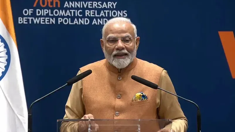 PM Modi at Poland: 45 വർഷത്തിനു ശേഷം പോളണ്ടിൽ എത്തുന്ന ആദ്യ പ്രധാനമന്ത്രി; ഇന്ന് ഇരുപ്രധാനമന്ത്രിമാരും കൂടിക്കാഴ്ച നടത്തും PM Modi at Poland: 45 വർഷത്തിനു ശേഷം പോളണ്ടിൽ എത്തുന്ന ആദ്യ പ്രധാനമന്ത്രി; ഇന്ന് ഇരുപ്രധാനമന്ത്രിമാരും കൂടിക്കാഴ്ച നടത്തും