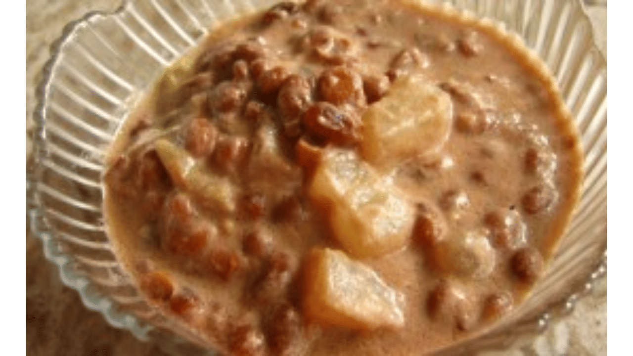 കറിവേപ്പിലയും ഉപ്പും ഇടുക. തേങ്ങാപ്പാൽ ഒഴിക്കുക. നന്നായി ഇളക്കി തിളക്കുന്നതിനു മുമ്പ് ഇറക്കി വെയ്ക്കുക. അല്പം വെളിച്ചെണ്ണ ഒഴിച്ച് ഇളക്കി മൂടി വെയ്ക്കാം. ഫോട്ടോ - social media