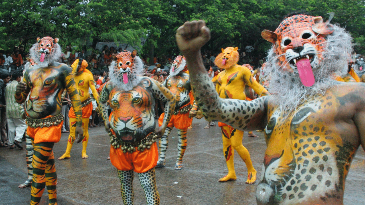 Onam 2024: മാറ്റി നിർത്തില്ല; ഇത്തവണയും തൃശ്ശൂരിൽ ഓണത്തിന് പുലിയിറങ്ങും Onam 2024: മാറ്റി നിർത്തില്ല; ഇത്തവണയും തൃശ്ശൂരിൽ ഓണത്തിന് പുലിയിറങ്ങും