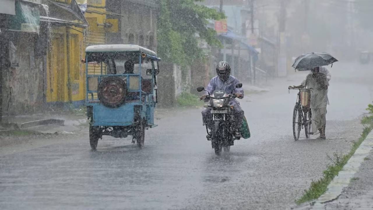 Kerala Rain Alert: കേരളത്തില്‍ വീണ്ടും അതിശക്തമായ മഴ; അതിതീവ്ര ന്യൂനമര്‍ദം അറബിക്കടലില്‍ ഇന്നെത്തും