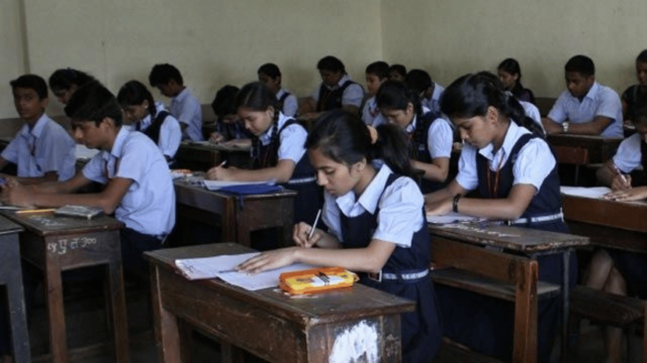 ശനിയാഴ്ചകളിൽ ഇനി ക്ലാസില്ല;  സർക്കുലർ ഇറക്കി വിദ്യാഭ്യാസ വകുപ്പ്