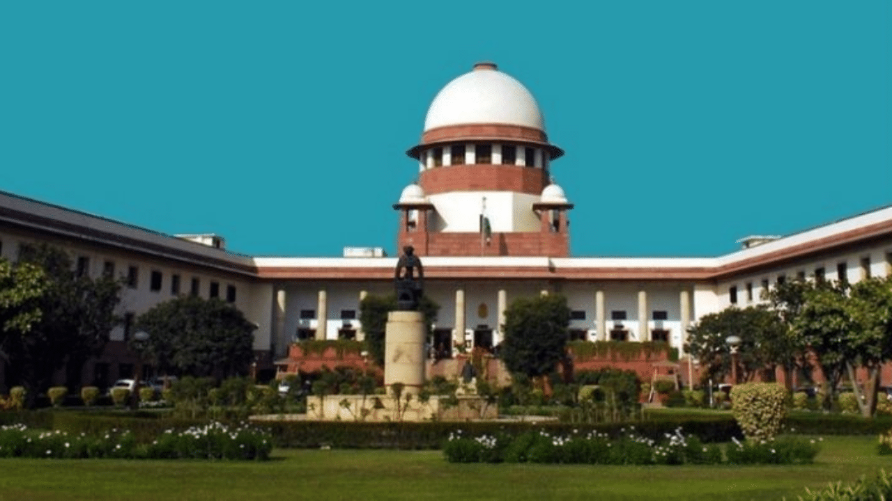 Kolkata Doctor Rape-Murder Case: കൊൽക്കത്തയിലെ ഡോക്ടറുടെ കൊലപാതകം; സുരക്ഷ ഉറപ്പാക്കാൻ കർമസമിതിയെ നിയോഗിച്ച് സുപ്രീം കോടതി Kolkata Doctor Rape-Murder Case: കൊൽക്കത്തയിലെ ഡോക്ടറുടെ കൊലപാതകം; സുരക്ഷ ഉറപ്പാക്കാൻ കർമസമിതിയെ നിയോഗിച്ച് സുപ്രീം കോടതി