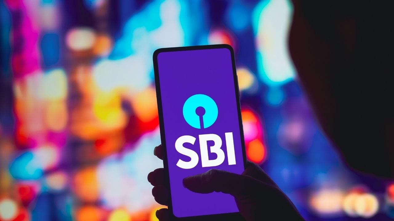 ജനറൽ/ഇഡബ്ല്യുഎസ്/ഒബിസി വിഭാഗത്തിൽപ്പെട്ട ഉദ്യോഗാർത്ഥികൾ അപേക്ഷാ ഫീസായി 750 രൂപ അടയ്‌ക്കണം. SC / ST / PWD ഉദ്യോഗാർത്ഥികൾ ഫീസ് അടക്കേണ്ട. ശമ്പളം 48000 മുതൽ 93000 വരെ