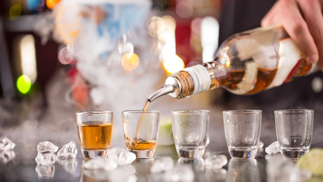 ബെവ്കോയുടെ ആദ്യ വനിതാ മാനേജിങ് ഡയറക്ടര് കൂടിയാണ് ഹര്ഷിത അട്ടല്ലൂരി ഐപിഎസ്. ജനസംഖ്യയില് അമ്പത് ശതമാനത്തിന് മുകളില് സ്ത്രീകളുള്ള സംസ്ഥാനത്തില് ബെവ്കോ ജീവനക്കാരിലും സ്ത്രീകളെത്തുന്നത് കേരള സമൂഹത്തിന്റെ മാറ്റത്തിന്റെ പ്രതിഫലനം തന്നെയാണെന്നാണ് അവര് പറയുന്നത്. (Camelia Malaeru / 500px/Getty Images Creative)