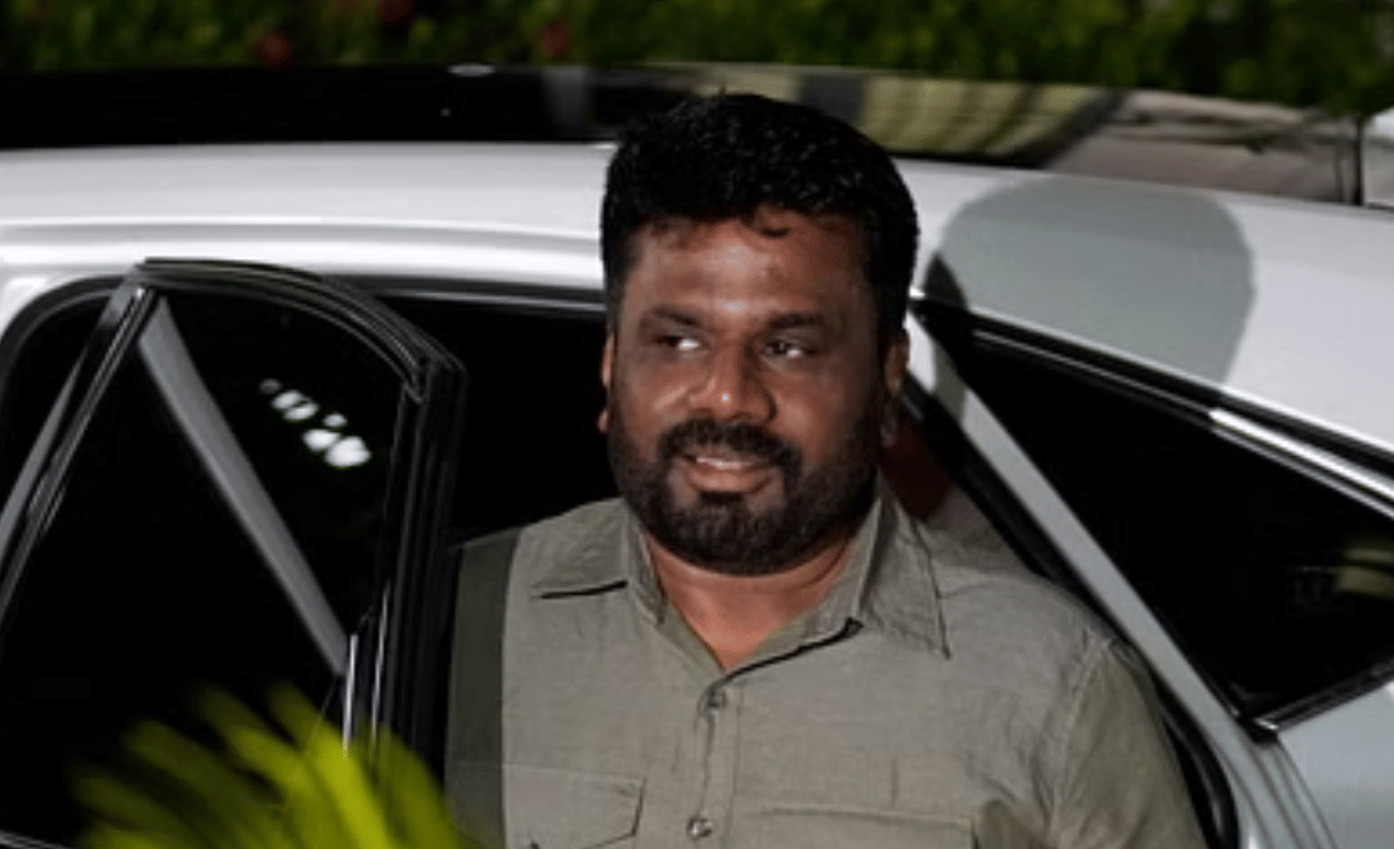 Anura Kumara Dissanayake: മരതക ദ്വീപിന്റെ നായകനായി അനുര കുമാര ദിശനായകെ; സത്യപ്രതിജ്ഞ ഇന്ന് Anura Kumara Dissanayake: മരതക ദ്വീപിന്റെ നായകനായി അനുര കുമാര ദിശനായകെ; സത്യപ്രതിജ്ഞ ഇന്ന്