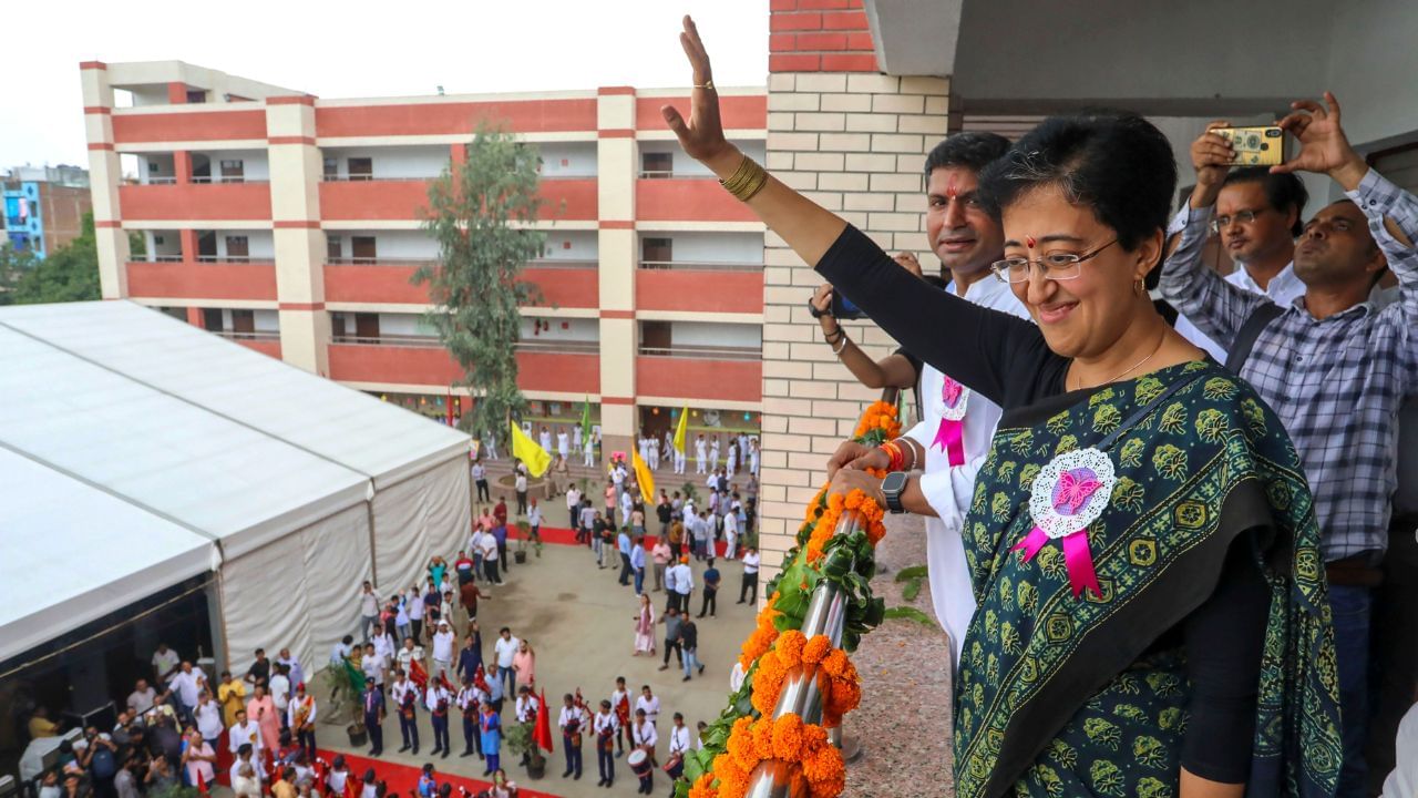Delhi New CM : കെജ്രിവാളിൻ്റെ പിൻഗാമി അതിഷി; ഡൽഹി മുഖ്യമന്ത്രിസ്ഥാനത്തേക്ക് എത്തുന്ന മൂന്നാമത്തെ വനിത Delhi New CM : കെജ്രിവാളിൻ്റെ പിൻഗാമി അതിഷി; ഡൽഹി മുഖ്യമന്ത്രിസ്ഥാനത്തേക്ക് എത്തുന്ന മൂന്നാമത്തെ വനിത