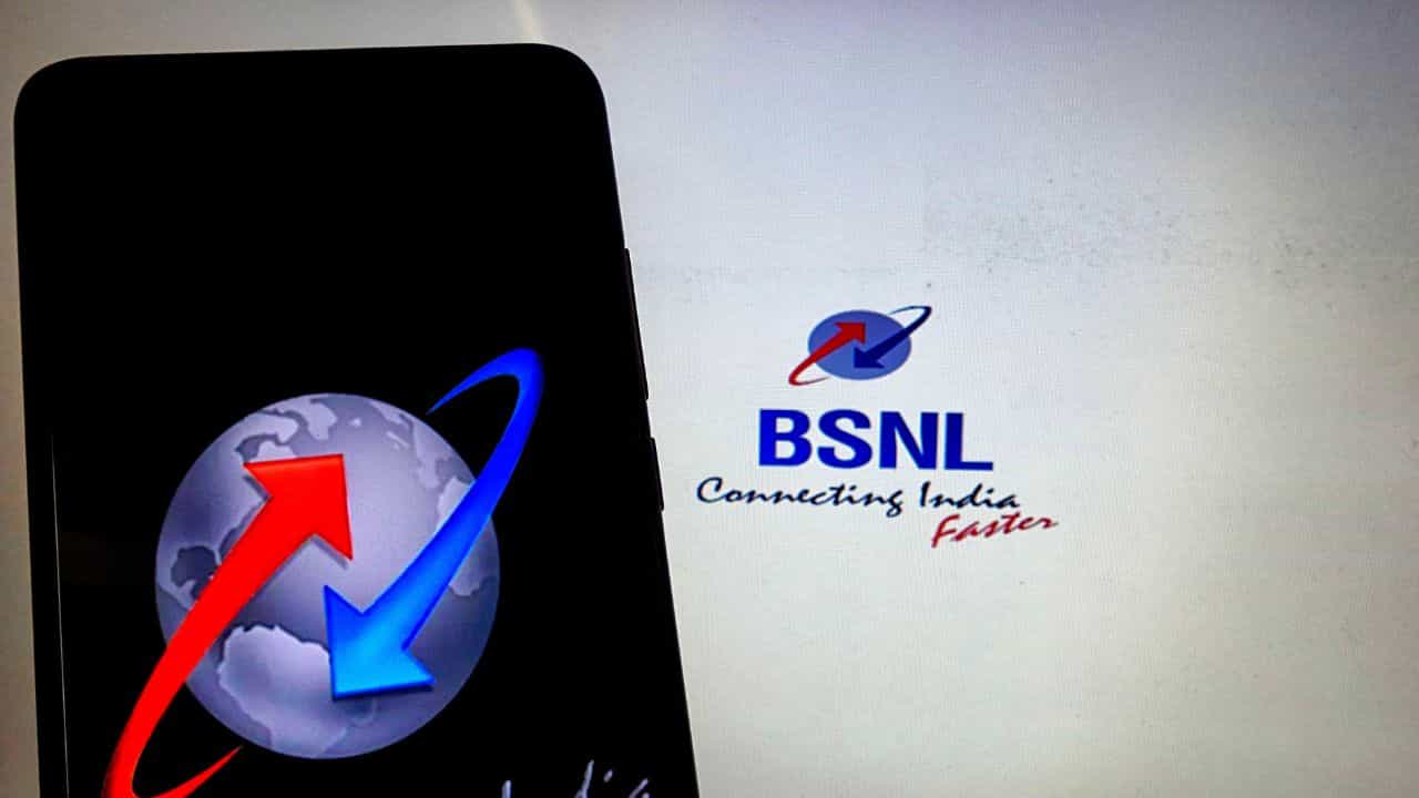 BSNL SIM: അടിപൊളി ഓഫർ വന്നതോടെ BSNL ഓഫീസ് തേടി നടക്കുകയാണോ? എന്നാൽ ഒറ്റ ക്ലിക്കിൽ 4G സിം വീട്ടുമുറ്റത്തെത്തും BSNL SIM: അടിപൊളി ഓഫർ വന്നതോടെ BSNL ഓഫീസ് തേടി നടക്കുകയാണോ? എന്നാൽ ഒറ്റ ക്ലിക്കിൽ 4G സിം വീട്ടുമുറ്റത്തെത്തും
