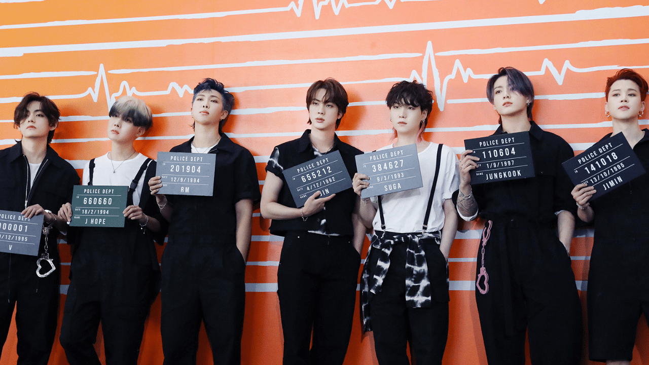 BTS: ലോകത്തിലെ ഏറ്റവും വലിയ ബോയ് ബാൻഡാണ് ബിടിഎസ്. ഇവരുടെ ആരാധകർ 'ആർമി' എന്ന പേരിൽ അറിയപ്പെടുന്നു. 2013 ജൂൺ 13-നാണു ബാൻഡ് രൂപം കൊള്ളുന്നത്. ഒരുപാട് കാലത്തെ പരിശ്രമത്തിന് ശേഷം 'ബ്ലഡ് സ്വെറ്റ്‌ ആൻഡ് ടിയേർസ്' എന്ന ഗാനത്തിലൂടെയാണ് അവർ ജനശ്രദ്ധ പിടിച്ചുപറ്റിയത്. ലോകം അറിയുന്ന തലത്തിലേക്ക് കൊറിയൻ പാട്ടുകളെ എത്തിച്ചതിൽ ബിടിഎസ് വലിയ പങ്ക് വഹിക്കുന്നു. ആർഎം, ജിൻ, ഷുഗ, ജെ-ഹോപ്, ജിമിൻ, വി, ജങ്കൂക്ക് തുടങ്ങിയവരാണ് ഗ്രൂപ്പിലെ അംഗങ്ങൾ.  അവരുടെ പാട്ടിലൂടെ ലോകത്തിന് നൽകാൻ ശ്രമിക്കുന്ന ആശയങ്ങളാണ് അവരെ പ്രശസ്തിയിലേക്ക് ഉയർത്തിയത്. ഇവരെ പോലെ തന്നെ നിരവധി ആരാധകരുള്ള പ്രശസ്ത കൊറിയൻ ബാൻഡുകൾ വേറെയുമുണ്ട്, അവയിൽ ചിലത് നോക്കാം.