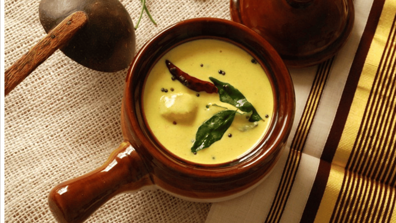 തൈര് ചേർത്ത ശേഷം തിള വന്നു തുടങ്ങുമ്പോൾ  ആവശ്യത്തിനുള്ള ഉപ്പ് ചേർത്ത് ഇളക്കി തീ അണയ്ക്കുക. താളിച്ച് ചേർത്ത ശേഷം ഇത് ഓണസദ്യയിൽ വിളമ്പാവുന്നതാണ്. 