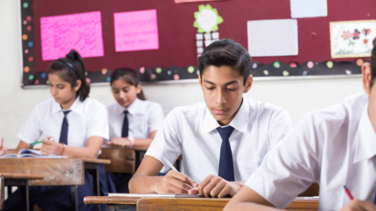 CBSE Board Exam: സിബിഎസ്ഇ 10, 12 പരീക്ഷാ കേന്ദ്രങ്ങളിൽ സിസിടിവി നിർബന്ധം; പരീക്ഷയ്ക്ക് തയ്യാറെടുക്കുന്നത് 44 ലക്ഷം വിദ്യാർത്ഥികൾ