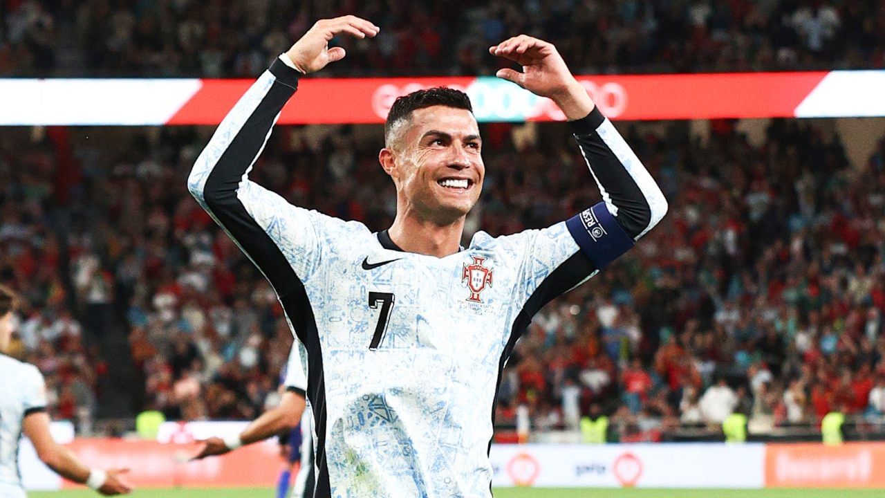 Cristiano Ronaldo : കരിയറിൽ 900 ഗോൾ തികച്ച് ക്രിസ്റ്റ്യാനോ റൊണാൾഡോ; നേഷൻസ് ലീഗിൽ ക്രൊയേഷ്യക്കെതിരെ പോർച്ചുഗലിന് ജയം Cristiano Ronaldo : കരിയറിൽ 900 ഗോൾ തികച്ച് ക്രിസ്റ്റ്യാനോ റൊണാൾഡോ; നേഷൻസ് ലീഗിൽ ക്രൊയേഷ്യക്കെതിരെ പോർച്ചുഗലിന് ജയം