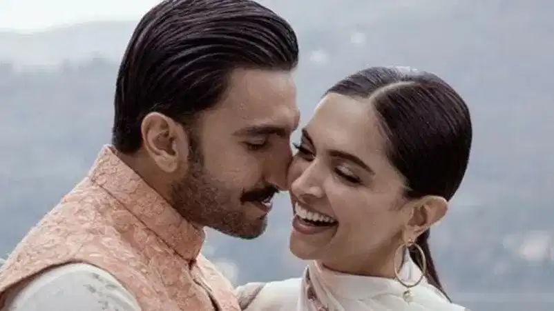 Deepika padukone: ഇറ്റ്സ് എ ​ഗേൾ...ദീപികയ്ക്കും രൺവീറിനും മാലാഖ പിറന്നു