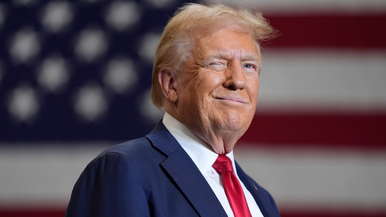 Donald Trump: ‘കുതന്ത്രവും അശ്ലീലവും’; അമേരിക്കയിലുടനീളം ട്രംപിന്റെ നഗ്ന പ്രതിമ Donald Trump: ‘കുതന്ത്രവും അശ്ലീലവും’; അമേരിക്കയിലുടനീളം ട്രംപിന്റെ നഗ്ന പ്രതിമ