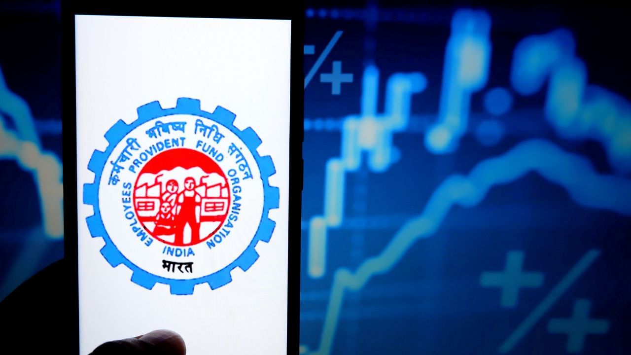 EPFO: ജോലി മാറുമ്പോള് പിഎഫ് തുക എങ്ങനെ പിന്വലിക്കും? വളരെ എളുപ്പമാണ് EPFO: ജോലി മാറുമ്പോള് പിഎഫ് തുക എങ്ങനെ പിന്വലിക്കും? വളരെ എളുപ്പമാണ്