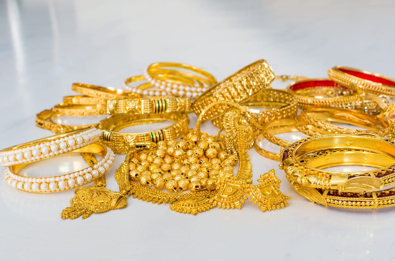 എന്നാൽ ഇതാദ്യമായാണ് 56000 രൂപയിൽ എത്തുന്നത്. സെപ്റ്റംബർ മാസത്തിന്റെ തുടക്കത്തിൽ 53,360 രൂപയായിരുന്നു സ്വര്‍ണവില. പിന്നീട് ഓരോ ദിവസവും സ്വര്‍ണവില ഉയരുന്നതാണ് കണ്ടത്. തുടർന്ന് സെപ്റ്റംബര്‍ 16നാണ് വീണ്ടും 55,000 കടന്നത്. (Photos credit: Getty Images)