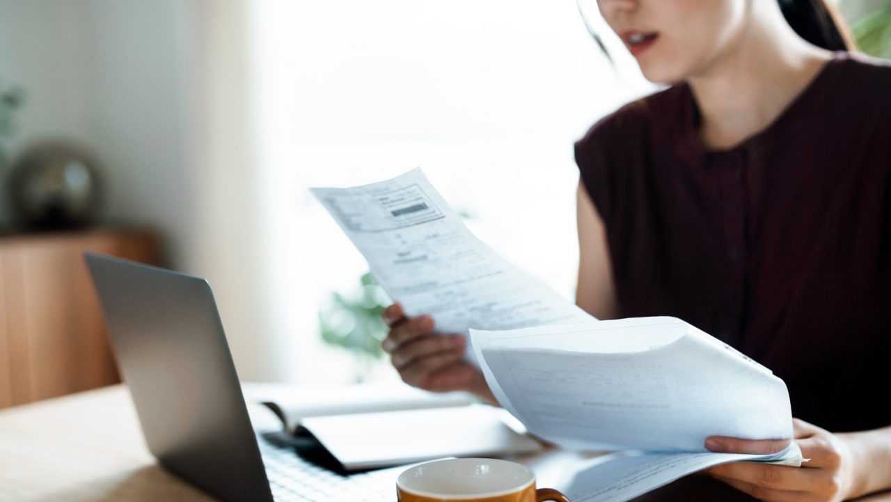 Savings account deposit: സേവിങ്സ് അക്കൗണ്ടിലെ നിക്ഷേപ പരിധി എത്ര? പത്ത് ലക്ഷം കവിഞ്ഞാൽ എന്തുചെയ്യും? Savings account deposit: സേവിങ്സ് അക്കൗണ്ടിലെ നിക്ഷേപ പരിധി എത്ര? പത്ത് ലക്ഷം കവിഞ്ഞാൽ എന്തുചെയ്യും?