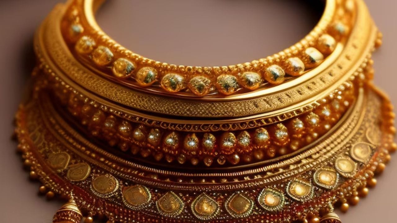 ചിങ്ങമാസത്തല്‍ നടക്കാനിരിക്കുന്ന വിവാഹങ്ങള്‍ക്കാണ് സ്വര്‍ണവില ഉയരുന്നത് തിരിച്ചടിയായത്. (Image Credits: Freepik)