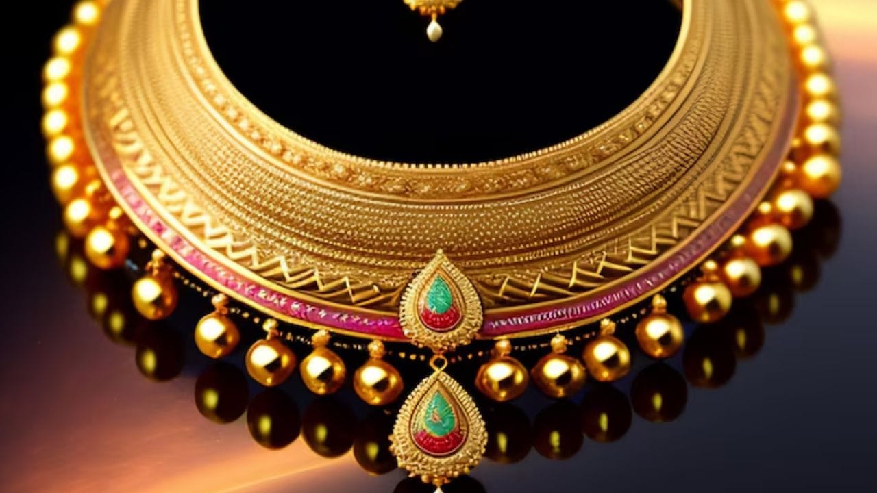 വിവാഹ സീസണ്‍ ആയതോടെ സ്വര്‍ണനിരക്ക് ഉയരുന്നത് സാധാരണക്കാരെയാണ് വലച്ചത്. ഇതോടെ പലരും സ്വര്‍ണം വേണ്ടെന്ന തീരുമാനം എടുത്തുകഴിഞ്ഞു. (Image by Freepik)