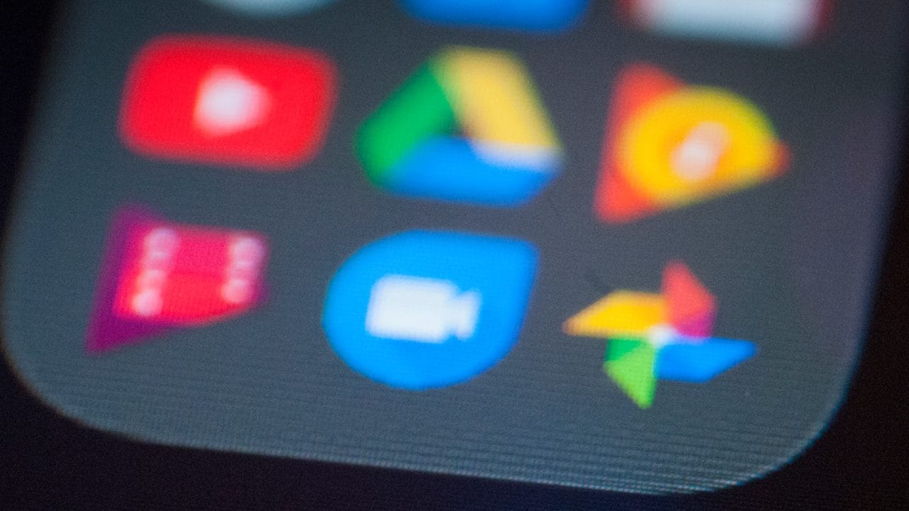 ഗൂഗിളിൻ്റെ ഇമേജ് ഷെയറിങ് ആപ്പായ ഗൂഗിൾ ഫോട്ടോസിന് പുതിയ അപ്ഡേറ്റ്. ഗൂഗിളിൻ്റെ ആർട്ടിഫിഷ്യൽ ഇൻ്റലിജൻസ് ടൂളായ ജെമിനിയുടെ സഹായത്തോടെ വിവിധ ഫീച്ചറുകൾ പുതുതായി അവതരിപ്പിച്ചാണ് പുതിയ അപ്ഡേറ്റ്. ആസ്ക് ഫോട്ടോസ് ഉൾപ്പെടെയുള്ള സൗകര്യങ്ങൾ പുതിയ അപ്ഡേറ്റിൽ ലഭിക്കും. (Image Courtesy - Jaap Arriens/NurPhoto via Getty Images)